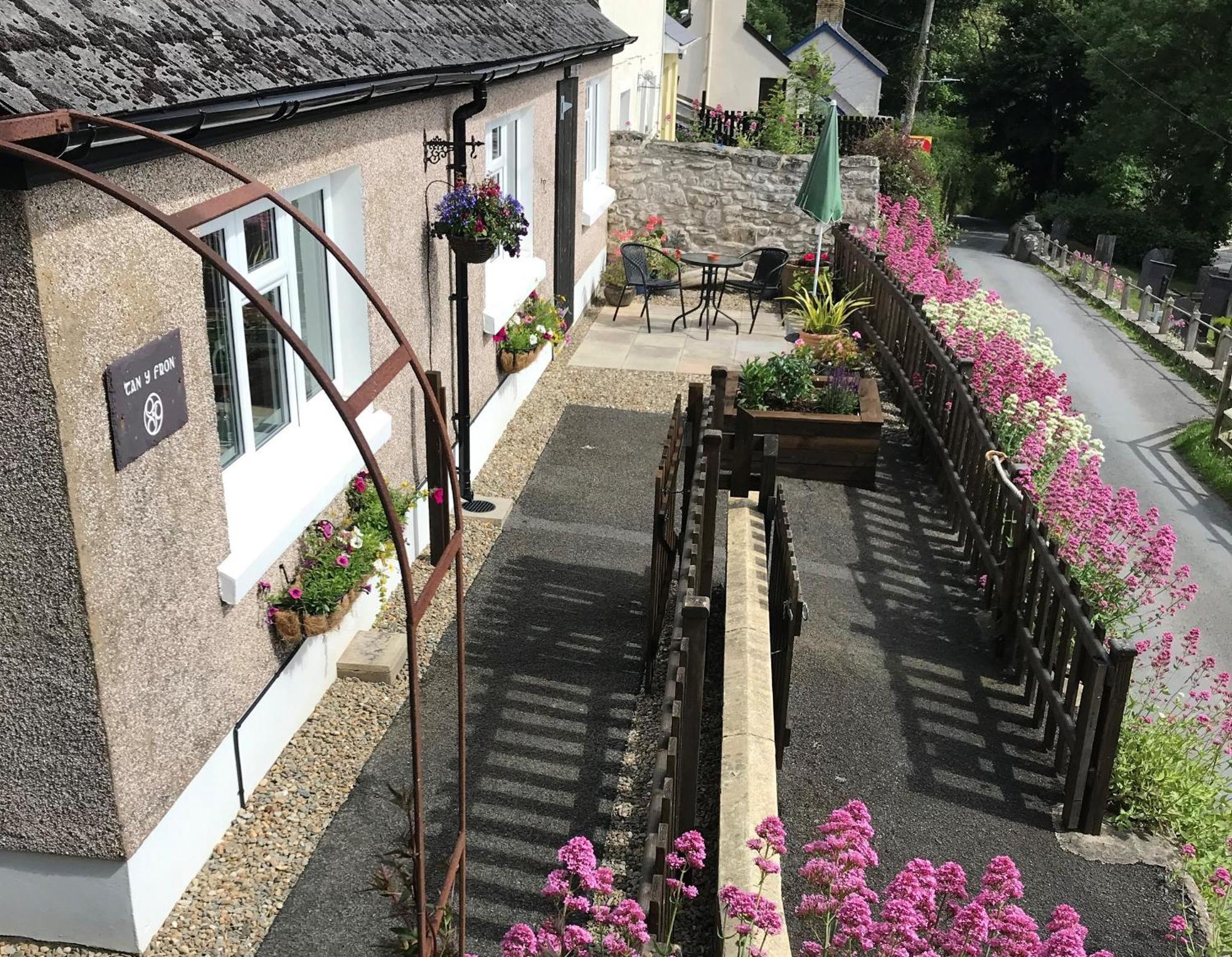 Tanyfron Llwyndafydd Villa Llandyssiliogogo Exterior photo